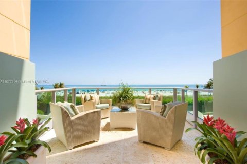 Condo in Miami Beach, Florida, 2 bedrooms  № 1395889 - photo 16