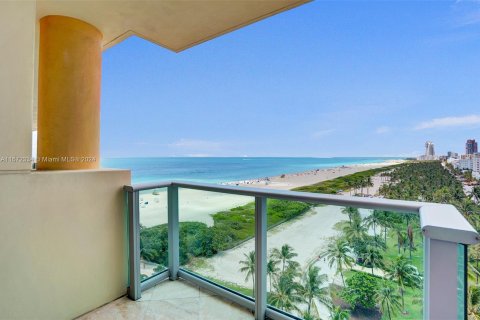 Condo in Miami Beach, Florida, 2 bedrooms  № 1395889 - photo 12