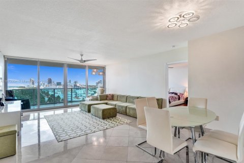 Condo in Miami Beach, Florida, 2 bedrooms  № 1395889 - photo 7