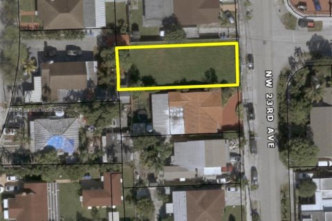 Terreno en venta en Miami, Florida № 1355451 - foto 1