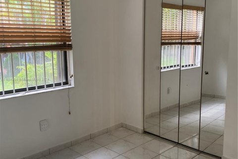 Condominio en venta en Hialeah, Florida, 2 dormitorios, 71.53 m2 № 1355450 - foto 30