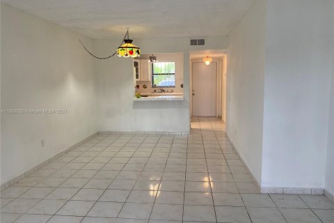 Condominio en venta en Hialeah, Florida, 2 dormitorios, 71.53 m2 № 1355450 - foto 28