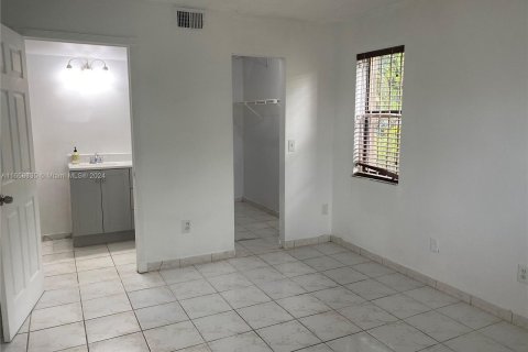 Condominio en venta en Hialeah, Florida, 2 dormitorios, 71.53 m2 № 1355450 - foto 18