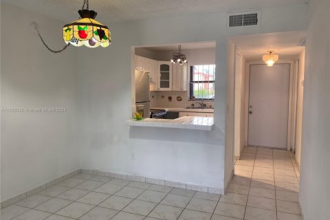 Condominio en venta en Hialeah, Florida, 2 dormitorios, 71.53 m2 № 1355450 - foto 26