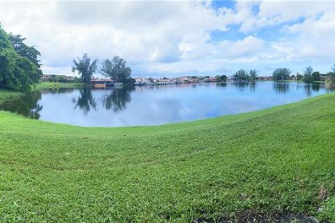 Condominio en venta en Hialeah, Florida, 2 dormitorios, 71.53 m2 № 1355450 - foto 16