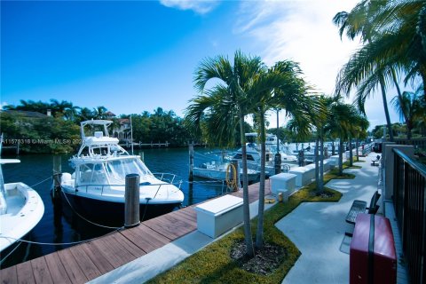 Condo in Coral Gables, Florida, 1 bedroom  № 1145245 - photo 22