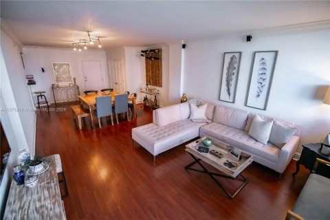 Condo in Coral Gables, Florida, 1 bedroom  № 1145245 - photo 4