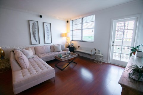 Condo in Coral Gables, Florida, 1 bedroom  № 1145245 - photo 7