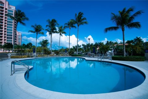 Condo in Coral Gables, Florida, 1 bedroom  № 1145245 - photo 20