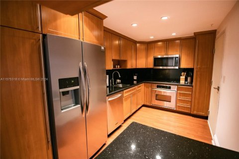 Condo in Coral Gables, Florida, 1 bedroom  № 1145245 - photo 10