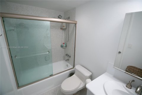 Condominio en venta en Coral Gables, Florida, 1 dormitorio, 84.54 m2 № 1145245 - foto 14