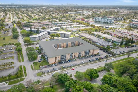 Condo in Lauderdale Lakes, Florida, 2 bedrooms  № 1345491 - photo 3