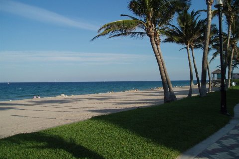 Condo in Deerfield Beach, Florida, 1 bedroom  № 1168766 - photo 1