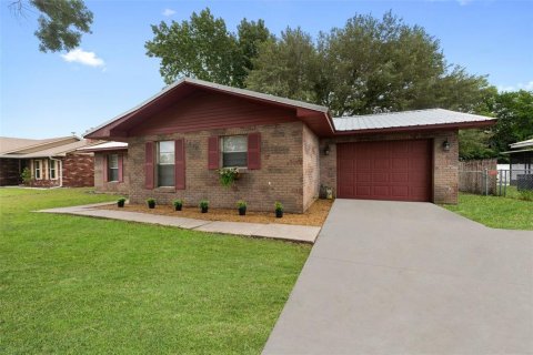 House in Eagle Lake, Florida 3 bedrooms, 117.61 sq.m. № 1336810 - photo 3