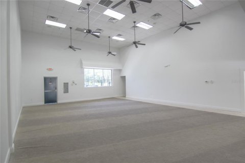 Propiedad comercial en venta en Orlando, Florida, 238.02 m2 № 1386549 - foto 11