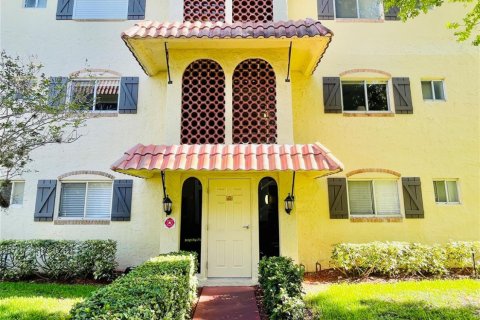 Condo in Pompano Beach, Florida, 1 bedroom  № 1118990 - photo 2