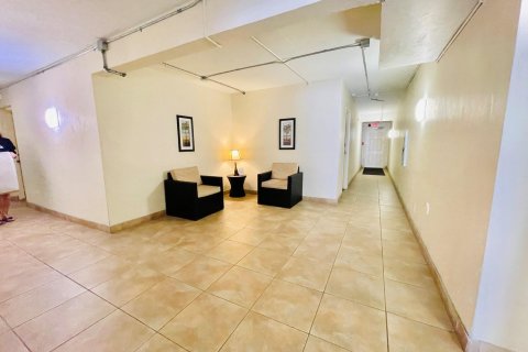 Condominio en venta en Pompano Beach, Florida, 1 dormitorio, 62.24 m2 № 1118990 - foto 16