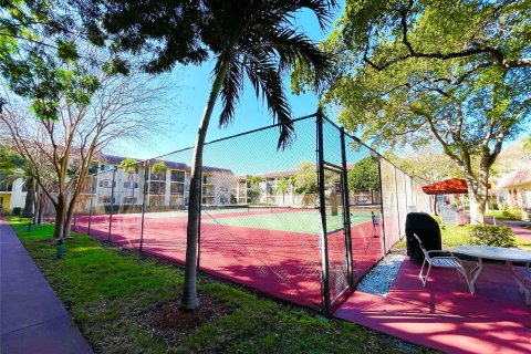 Condo in Pompano Beach, Florida, 1 bedroom  № 1118990 - photo 5