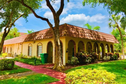 Condo in Pompano Beach, Florida, 1 bedroom  № 1118990 - photo 18