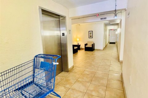 Condo in Pompano Beach, Florida, 1 bedroom  № 1118990 - photo 15