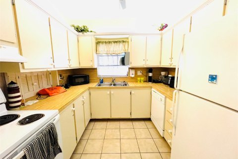 Condo in Pompano Beach, Florida, 1 bedroom  № 1118990 - photo 10