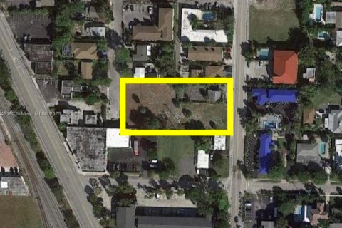 Commercial property in Lake Worth, Florida № 325649 - photo 1