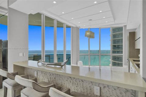 Condo in Sunny Isles Beach, Florida, 3 bedrooms  № 1189256 - photo 12