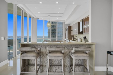 Condo in Sunny Isles Beach, Florida, 3 bedrooms  № 1189256 - photo 10