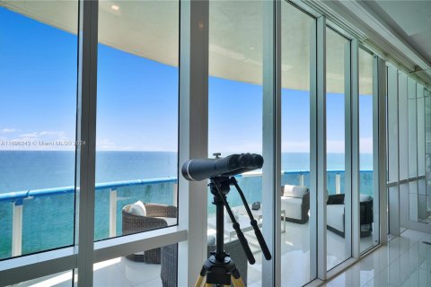 Condo in Sunny Isles Beach, Florida, 3 bedrooms  № 1189256 - photo 13