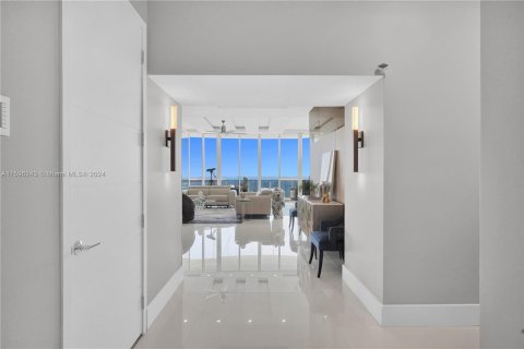 Condo in Sunny Isles Beach, Florida, 3 bedrooms  № 1189256 - photo 9