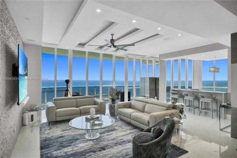 Condo in Sunny Isles Beach, Florida, 3 bedrooms  № 1189256 - photo 1