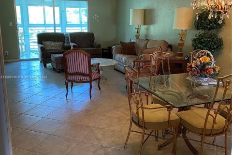 Condo in Coconut Creek, Florida, 2 bedrooms  № 1189257 - photo 1