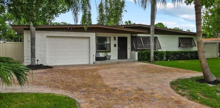 House in Winter Park, Florida 3 bedrooms, 157.19 sq.m. № 1344005