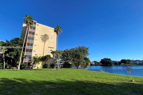 Copropriété à vendre à Miami, Floride: 2 chambres, 151.71 m2 № 1404640 - photo 7