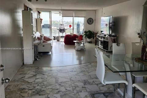 Copropriété à vendre à Miami, Floride: 2 chambres, 151.71 m2 № 1404640 - photo 3