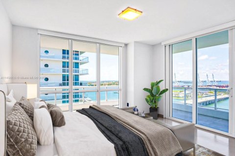 Condo in Miami Beach, Florida, 2 bedrooms  № 711090 - photo 9