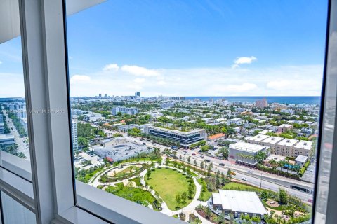 Condo in Miami Beach, Florida, 2 bedrooms  № 711090 - photo 26