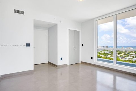 Condo in Miami Beach, Florida, 2 bedrooms  № 711090 - photo 25