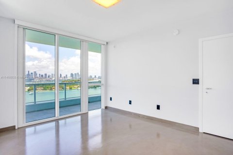 Condo in Miami Beach, Florida, 2 bedrooms  № 711090 - photo 19