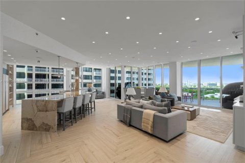 Condominio en venta en Bal Harbour, Florida, 4 dormitorios, 271.09 m2 № 1239089 - foto 15