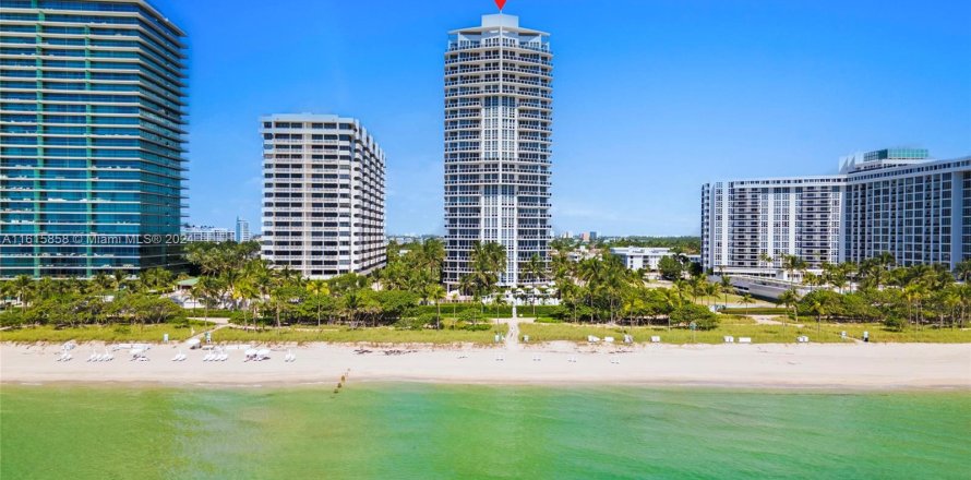 Condominio en Bal Harbour, Florida, 4 dormitorios  № 1239089