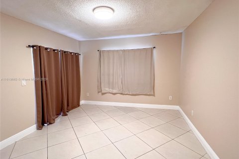 Copropriété à vendre à Hialeah, Floride: 2 chambres, 108.05 m2 № 1385653 - photo 6