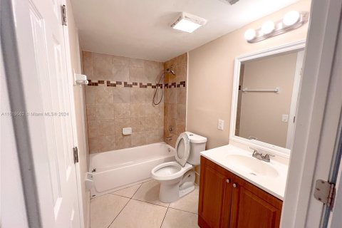 Condominio en venta en Hialeah, Florida, 2 dormitorios, 108.05 m2 № 1385653 - foto 14