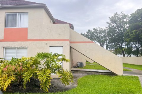 Condo in Hialeah, Florida, 2 bedrooms  № 1385653 - photo 16