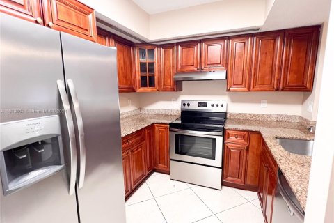 Condo in Hialeah, Florida, 2 bedrooms  № 1385653 - photo 1