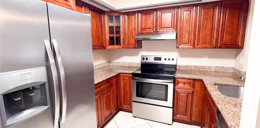 Condo in Hialeah, Florida, 2 bedrooms  № 1385653