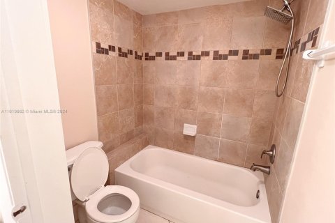 Condo in Hialeah, Florida, 2 bedrooms  № 1385653 - photo 7