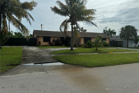 House in Lake Worth, Florida 213.12 sq.m. № 1385614 - photo 1