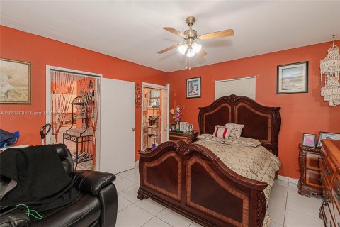 Villa ou maison à vendre à Hialeah, Floride: 5 chambres, 287.53 m2 № 1383035 - photo 15