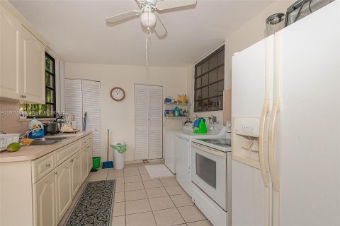 Villa ou maison à vendre à Hialeah, Floride: 5 chambres, 287.53 m2 № 1383035 - photo 12